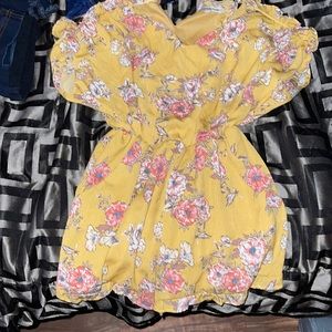 Size S, romper, yellow is good color, fits well.